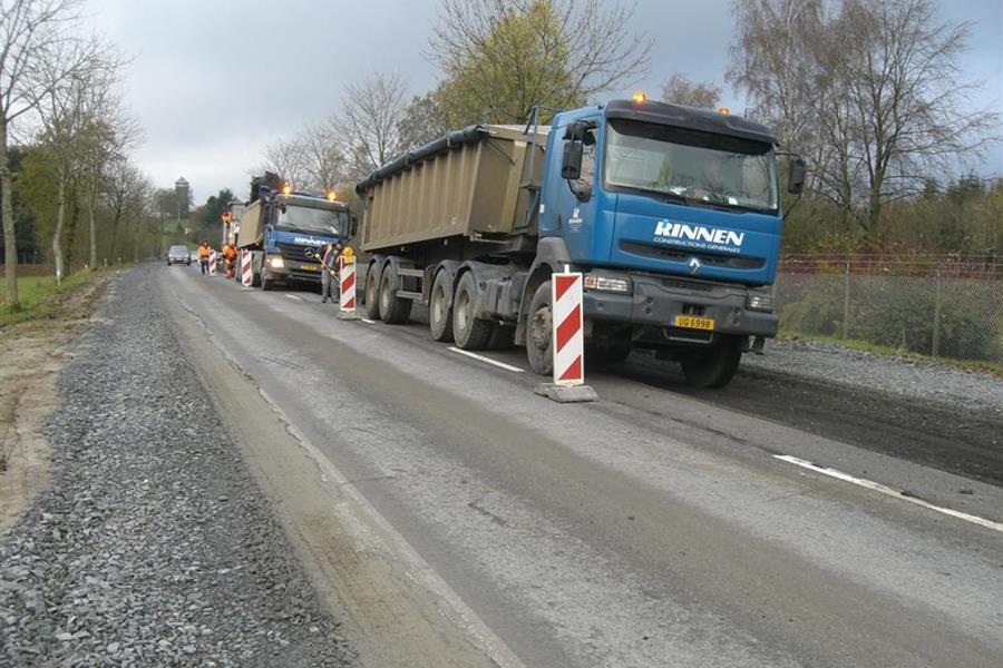 Fräsen einer bestehenden Strasse