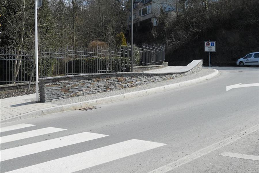 Maçonnerie sèche avec couvre mur