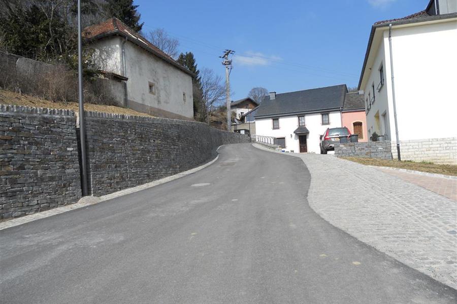 Trockenmauer mit Rollschichtabdeckung