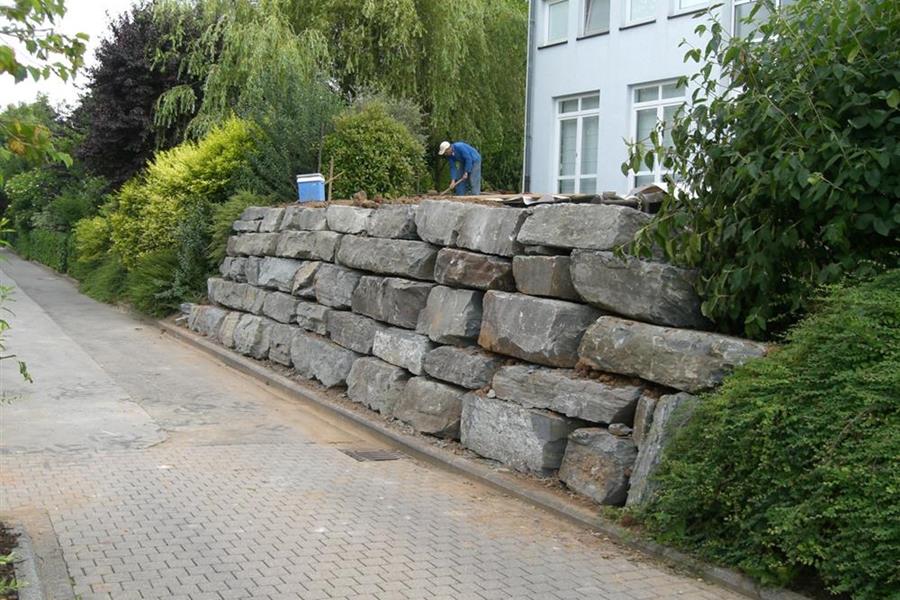 Mur de soutènement avec des blocs lourds