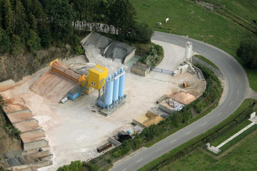 Vue aérienne de la centrale à béton à Holler