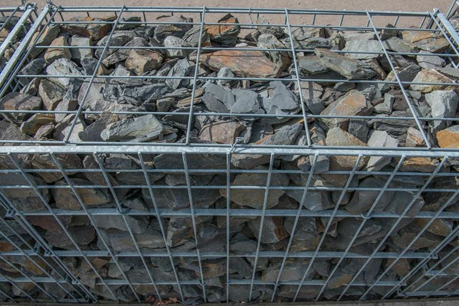 Gabions - Gabions et blocs de pierre cyclopéens