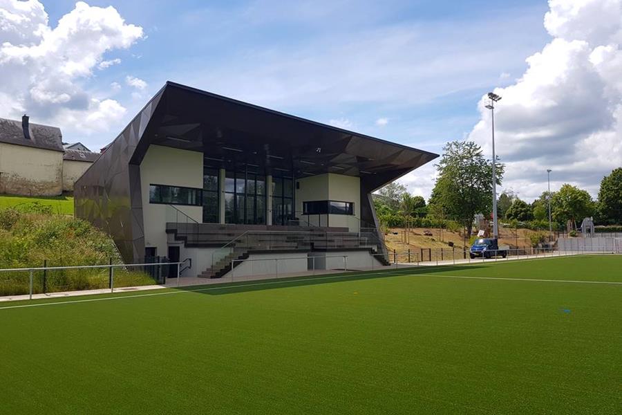 Tribune de foot à Niederfeulen