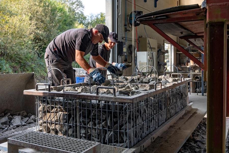 Gabions et blocs de pierre cyclopéens